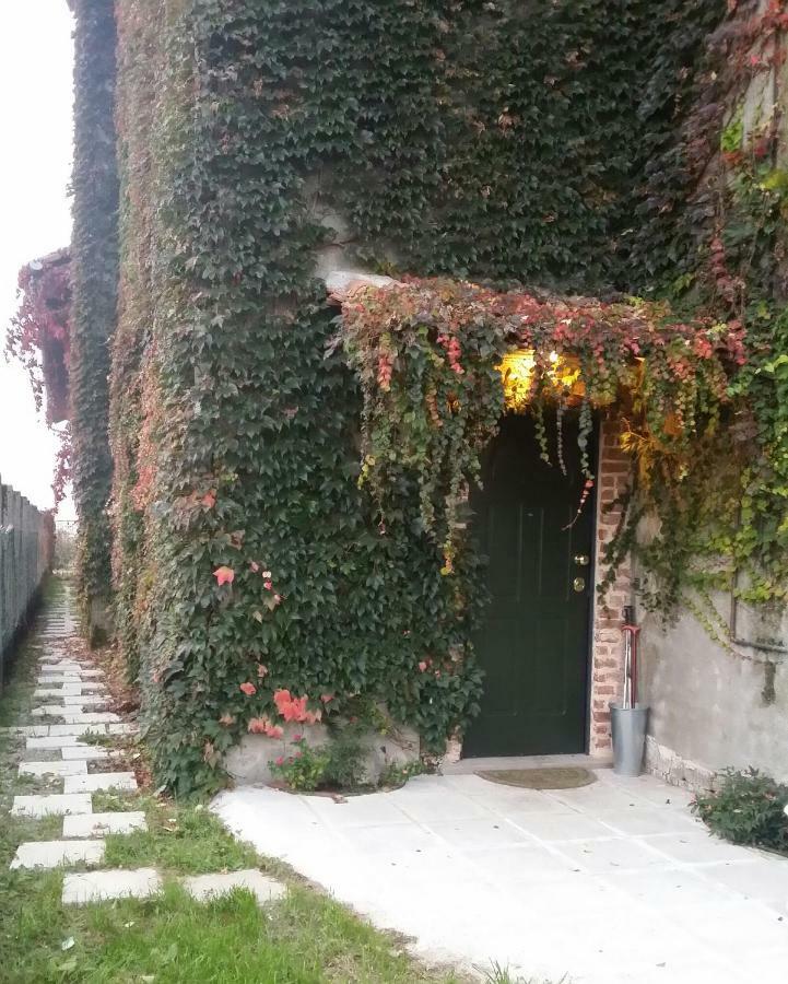 Az.Agr.Cascina Moretta Momo Exterior photo